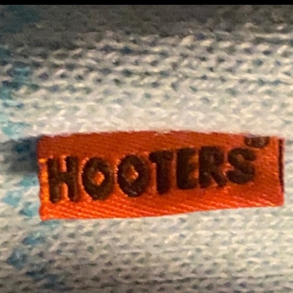 Hooters Lansing MI 3XL Tee signed+stretch reversible Beanie - Picture 8 of 13